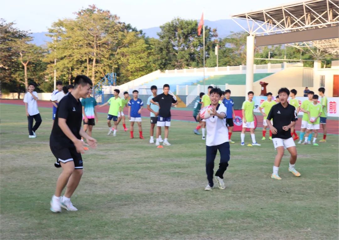 “橄”动少年 尊龙凯时助力橄榄球运动走进昌江校园