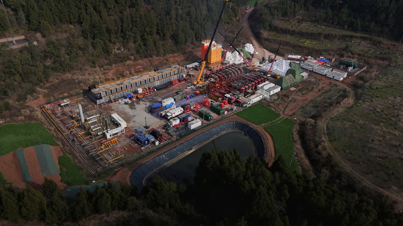 洛克石油八角场2025年首场大型压裂施工圆满完成