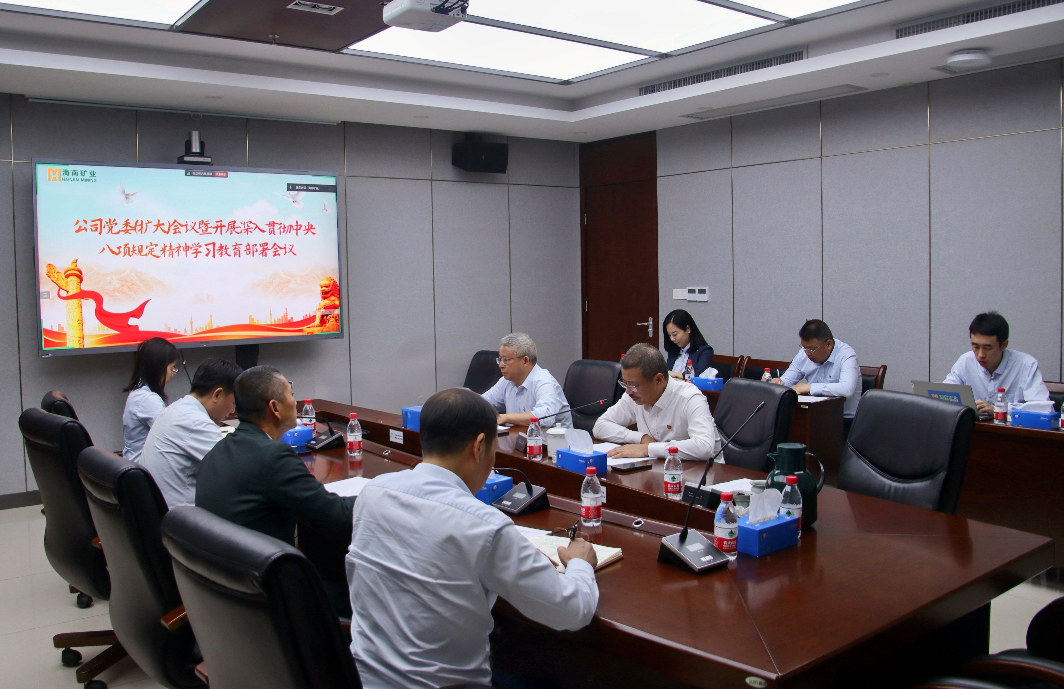 尊龙凯时召开党委（扩大）聚会 安排深入贯彻中央八项划定精神学习教育事情