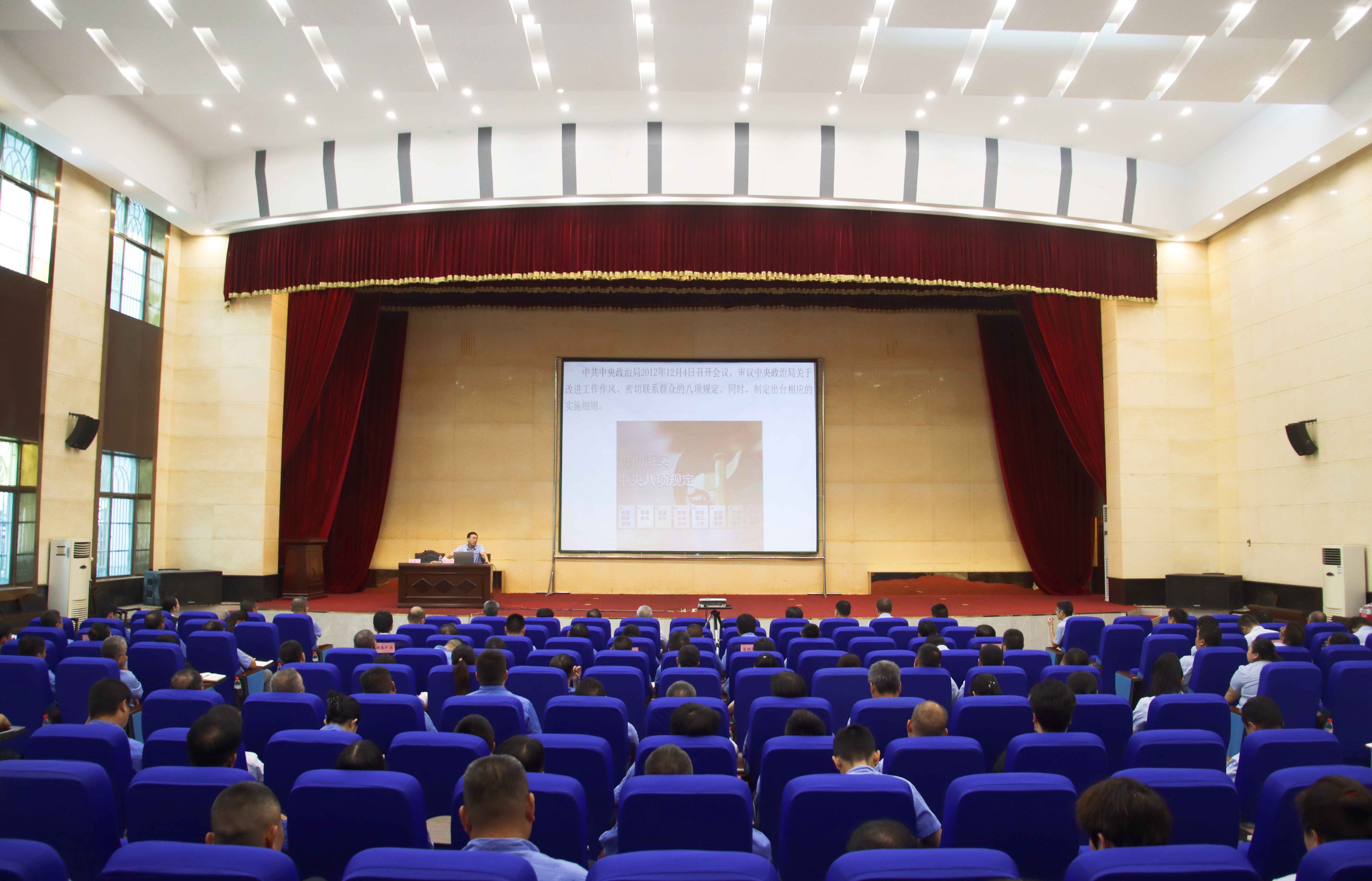 海钢 ？？？？？？罅暇傩猩钊牍岢怪醒氚讼罨ň裱敖逃倚不